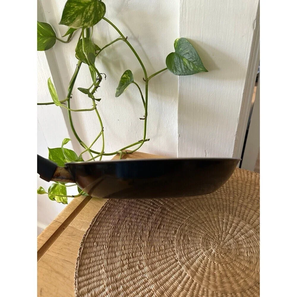 Black Kitchen cooking pan
